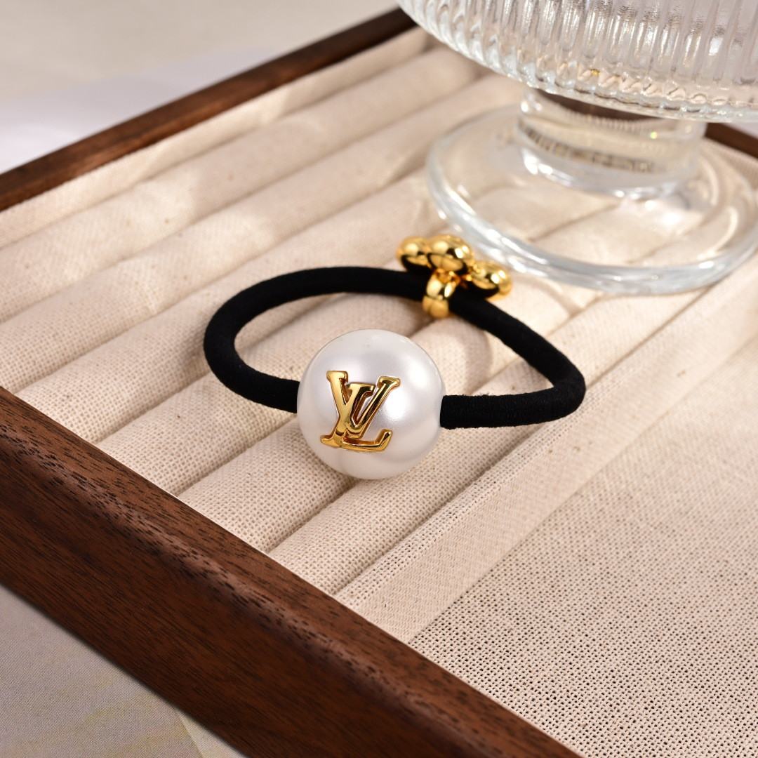 👌路易威登珍珠发绳🍉❤️优雅大方精工设计   雕刻 非常修饰发型    青春活力    一眼就被这款吸引