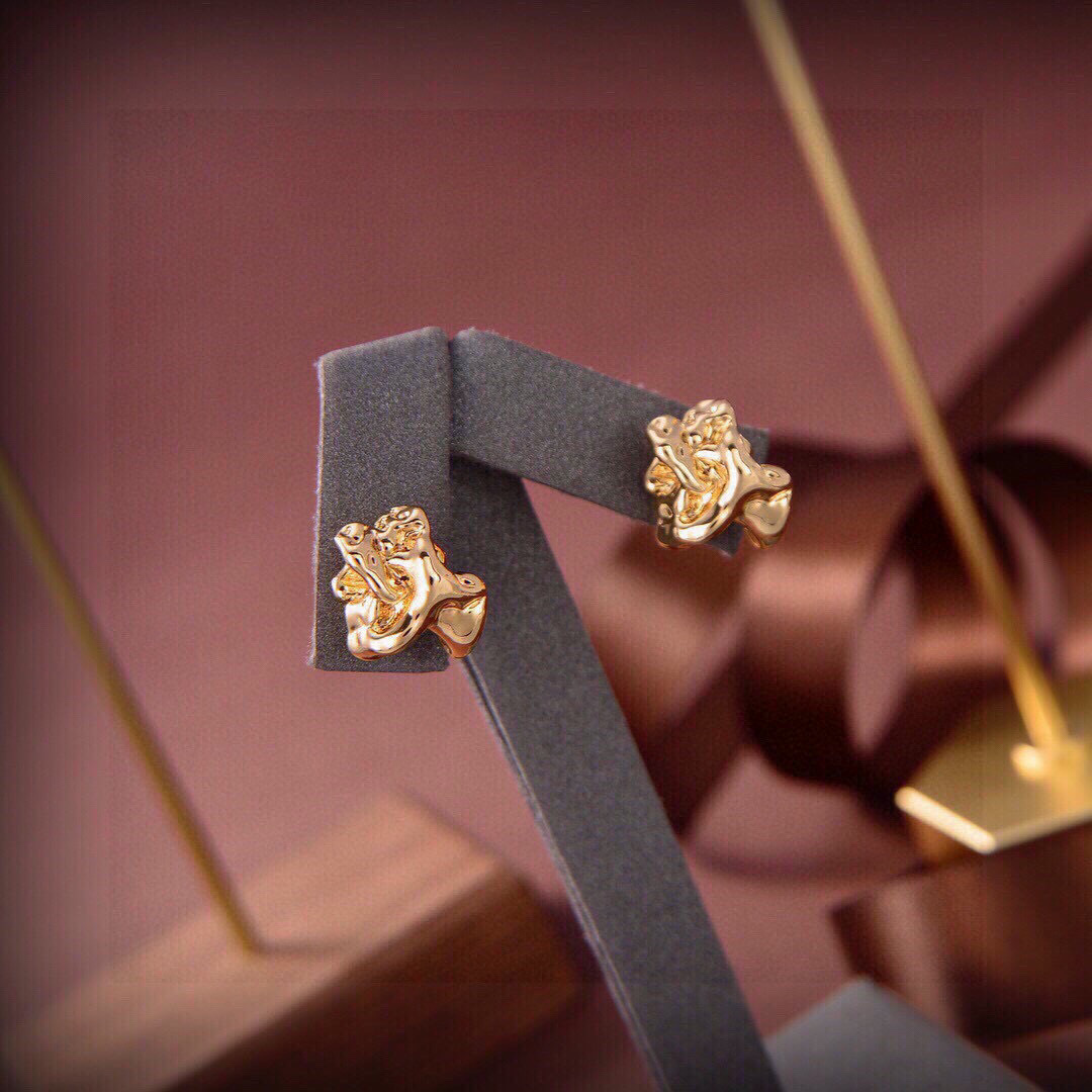 Elegant Engraved Design with Youthful Energy and Beautiful Colors in Fashion - 图片 4