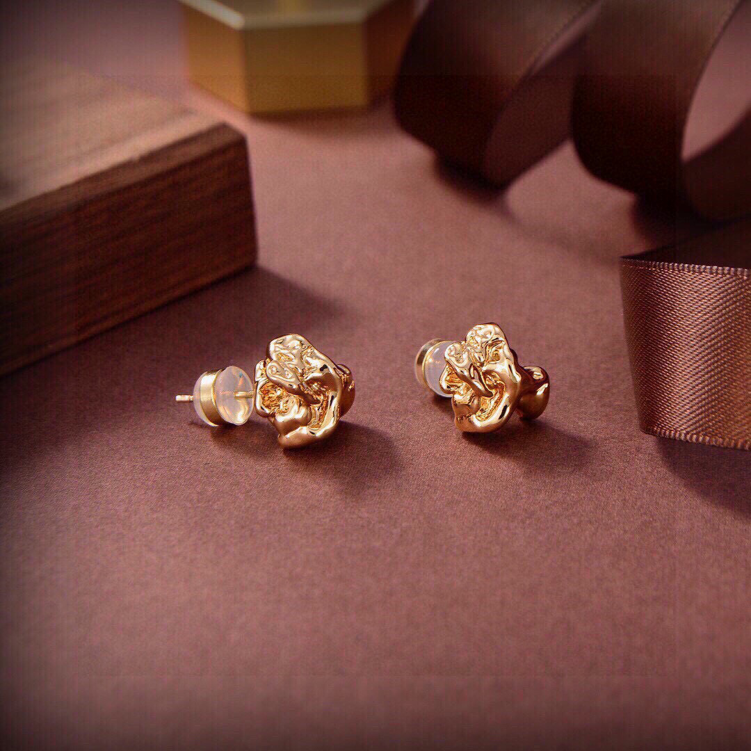 Elegant Engraved Design with Youthful Energy and Beautiful Colors in Fashion - 图片 6