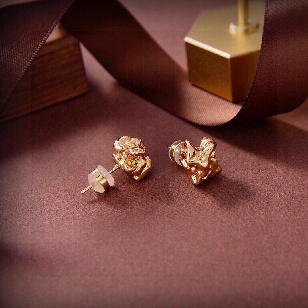 Elegant Engraved Design with Youthful Energy and Beautiful Colors in Fashion - 图片 5