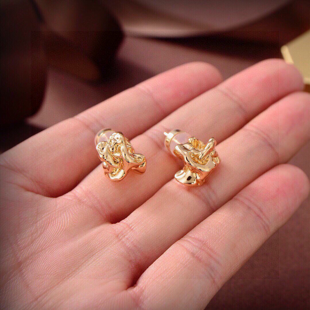 Elegant Engraved Design with Youthful Energy and Beautiful Colors in Fashion - 图片 7