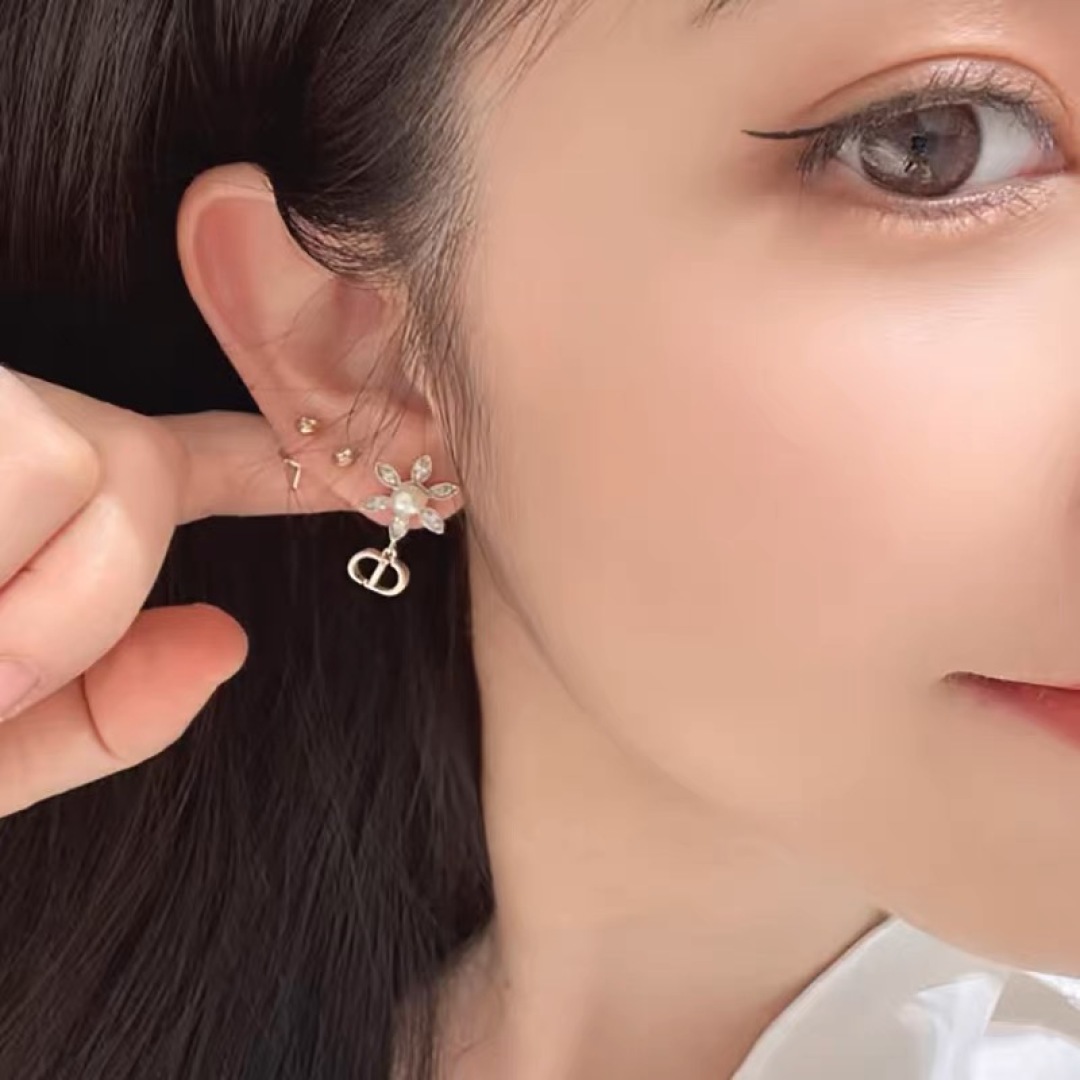 Dior Stud Earrings - Elegant and Romantic Design, Must-Have Accessory 5 cmp i1754363958846 2925 0 3