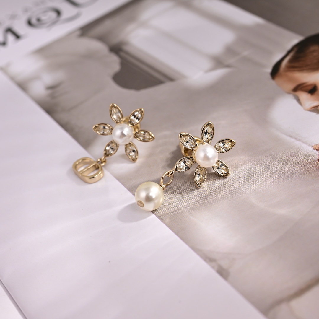 Dior Stud Earrings - Elegant and Romantic Design, Must-Have Accessory 6 cmp i1754363958851 2564 0 4
