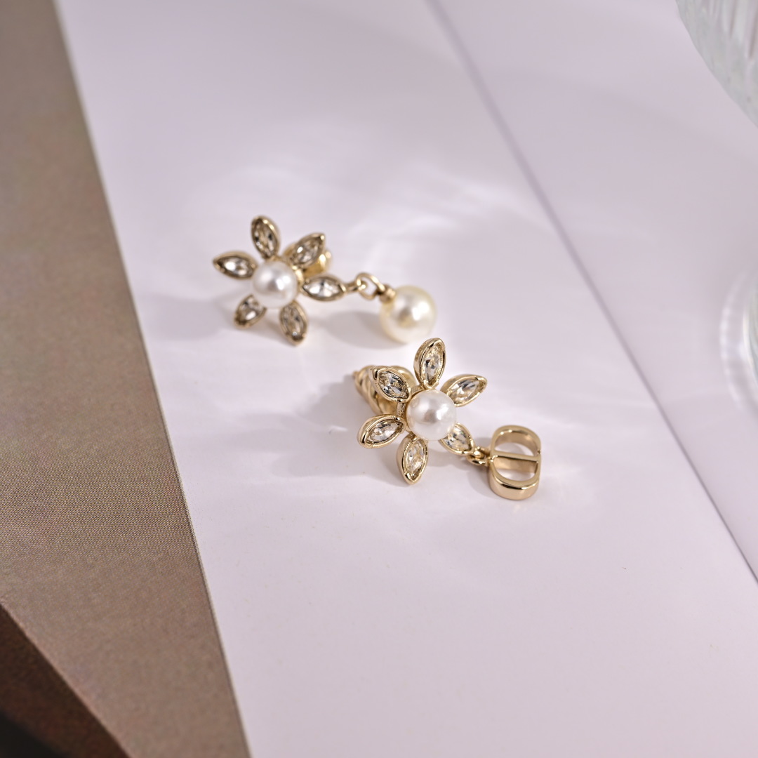 Dior Stud Earrings - Elegant and Romantic Design, Must-Have Accessory 4 cmp i1754363958852 9704 0 2