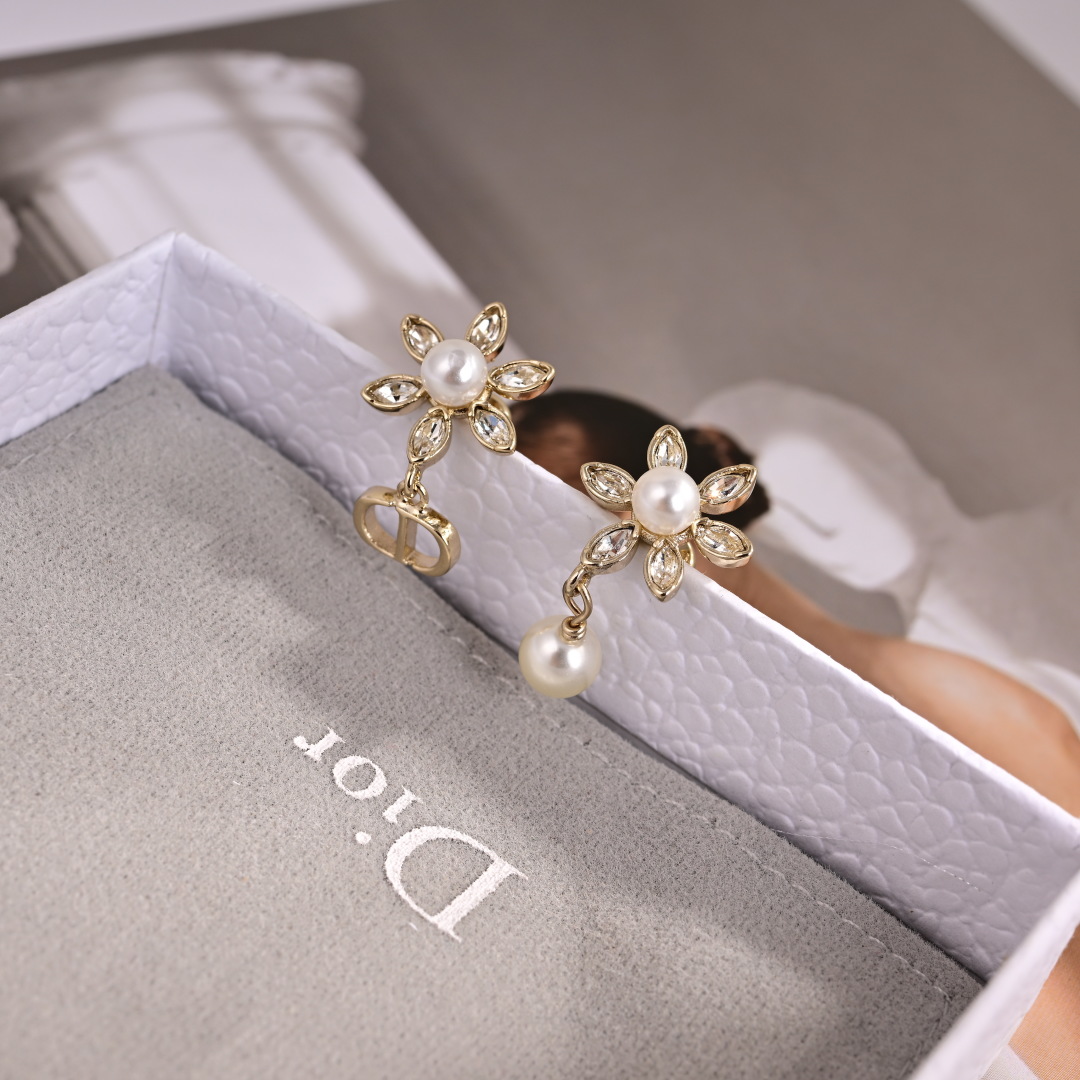 Dior Stud Earrings - Elegant and Romantic Design, Must-Have Accessory 9 cmp i1754363959574 1314 0 7
