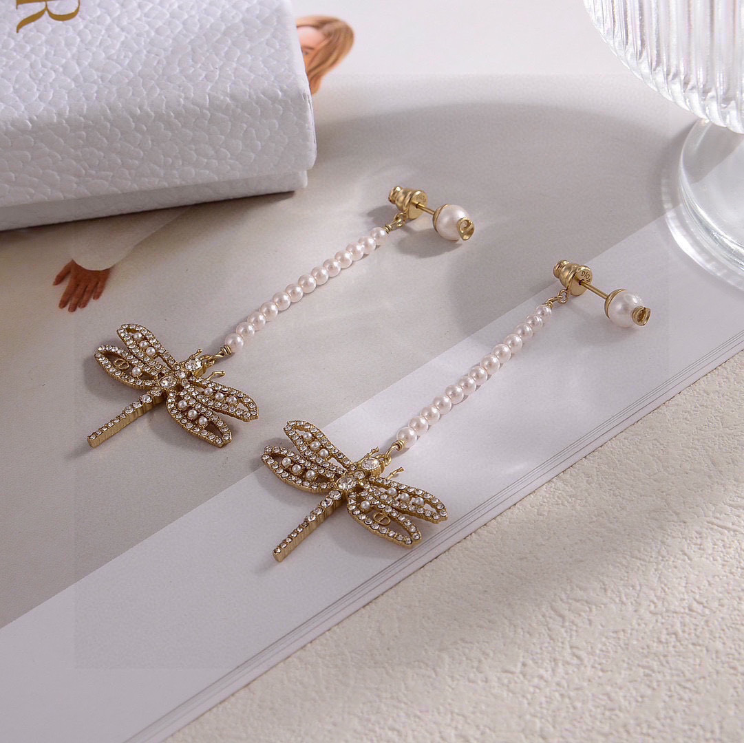 Dior Dragonfly Earrings: Chic Metal Design for Summer Fashion 7 cmp i1754364113219 7440 0 5