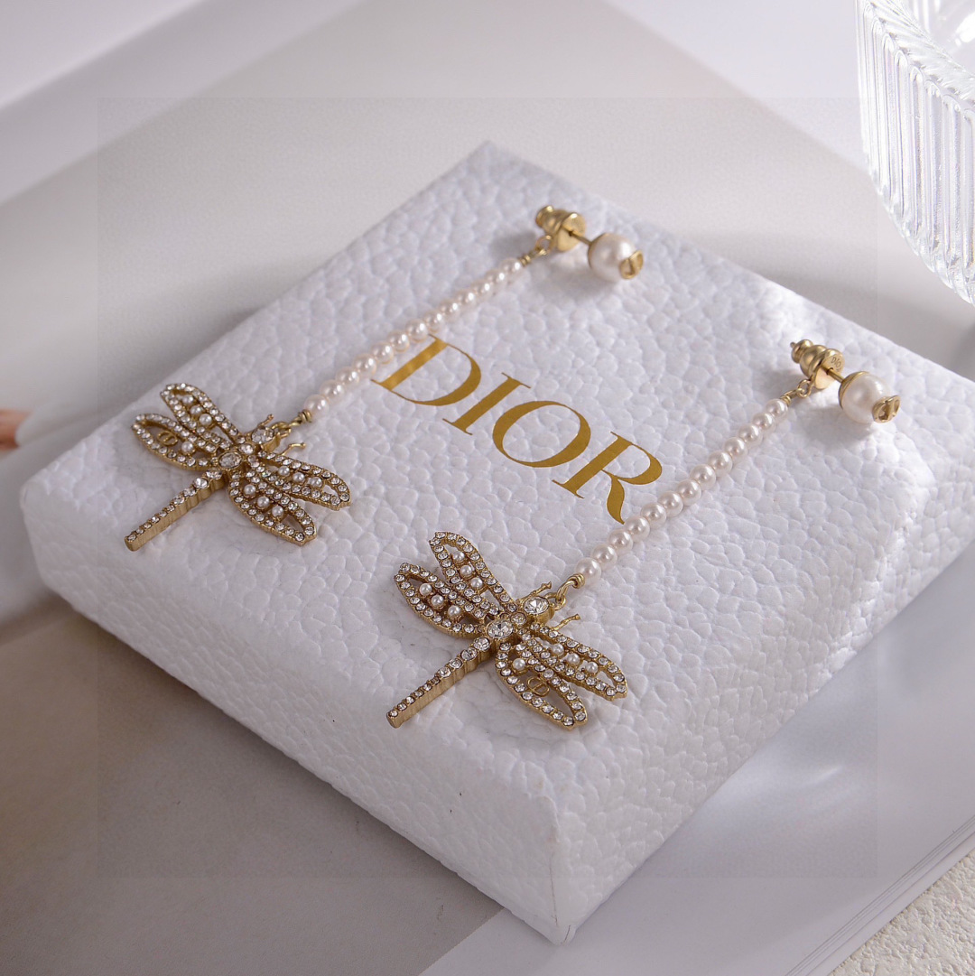 Dior Dragonfly Earrings: Chic Metal Design for Summer Fashion 9 cmp i1754364113220 8515 0 7