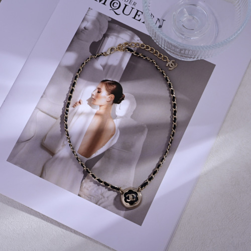 Elegant Chanel Necklace Set with Camellia Pendant, Perfect for Adding a Youthful Touch 1 Elegant Chanel Necklace Set with Camellia Pendant, Perfect for Adding a Youthful Touch
