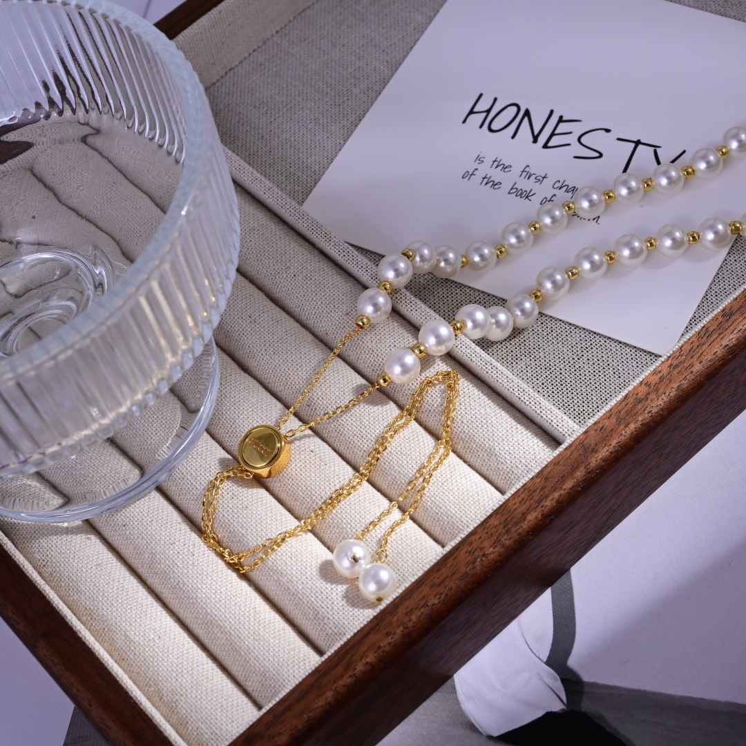 Gucci ネックレス＆ブレスレット セット - 洗練されたデザインと高品質