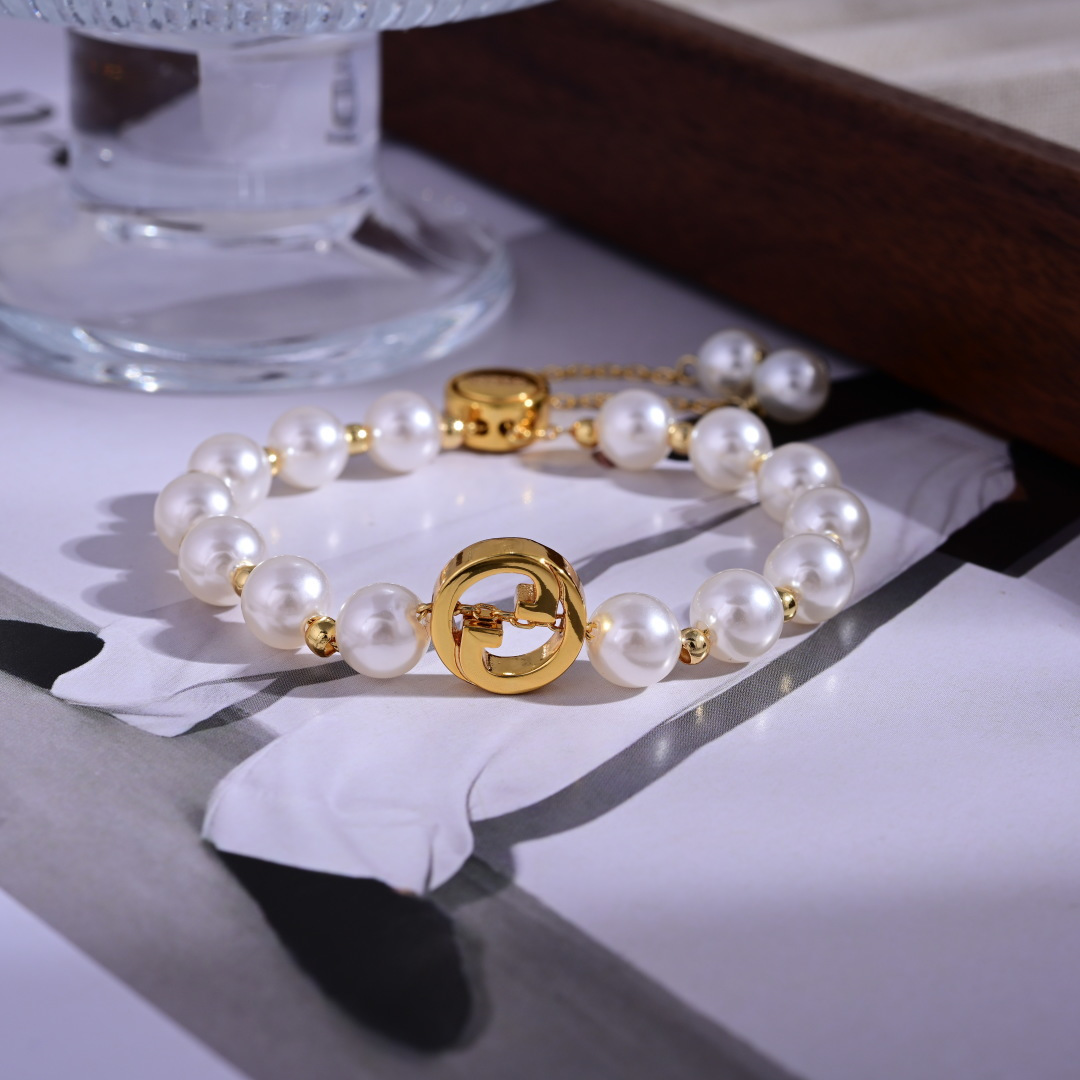 Gucci ネックレス＆ブレスレット セット - 洗練されたデザインと高品質