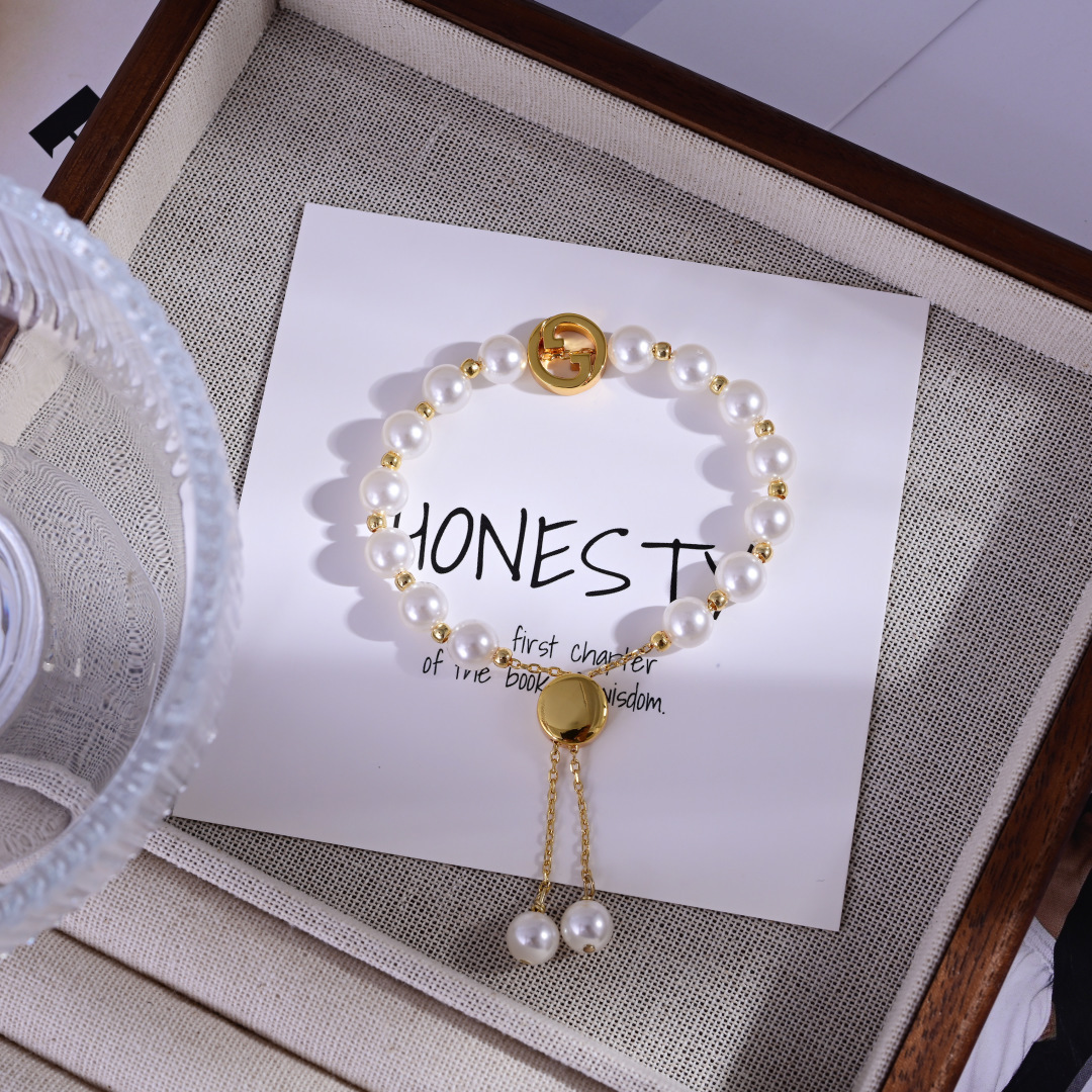 Gucci ネックレス＆ブレスレット セット - 洗練されたデザインと高品質