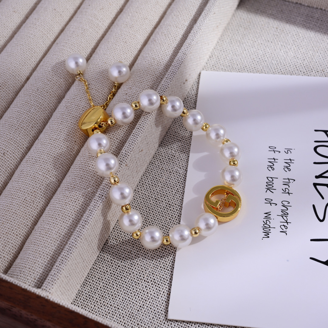 Gucci ネックレス＆ブレスレット セット - 洗練されたデザインと高品質