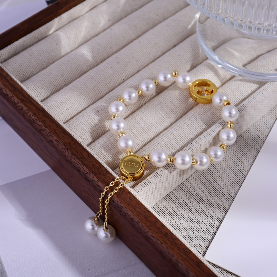 Gucci ネックレス＆ブレスレット セット - 洗練されたデザインと高品質