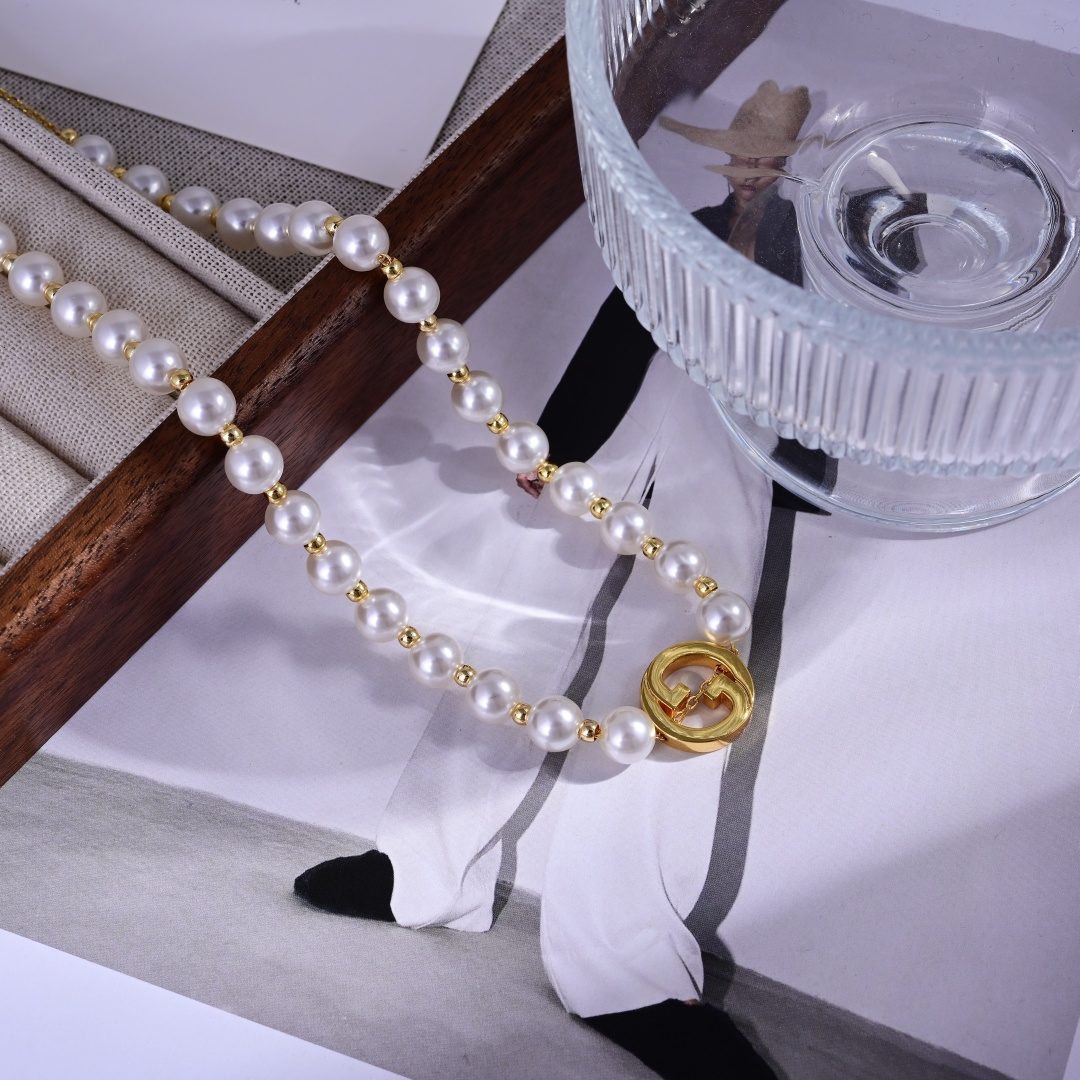 Gucci ネックレス＆ブレスレット セット - 洗練されたデザインと高品質