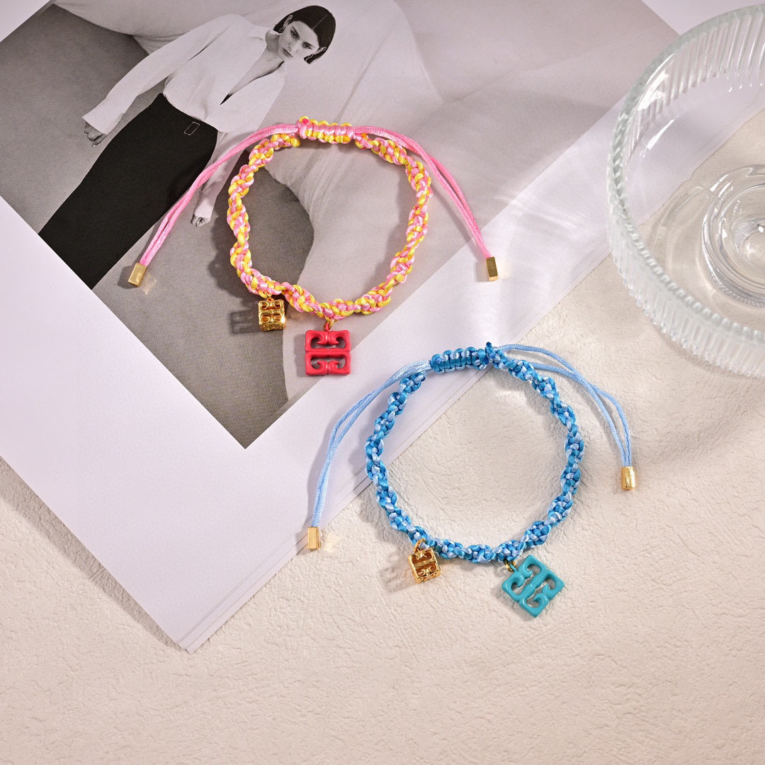 “Givenchy and Brahi Coloured Bracelets: Infinity Symbol Elegance with a Touch of Air and Stars” - 图片 4