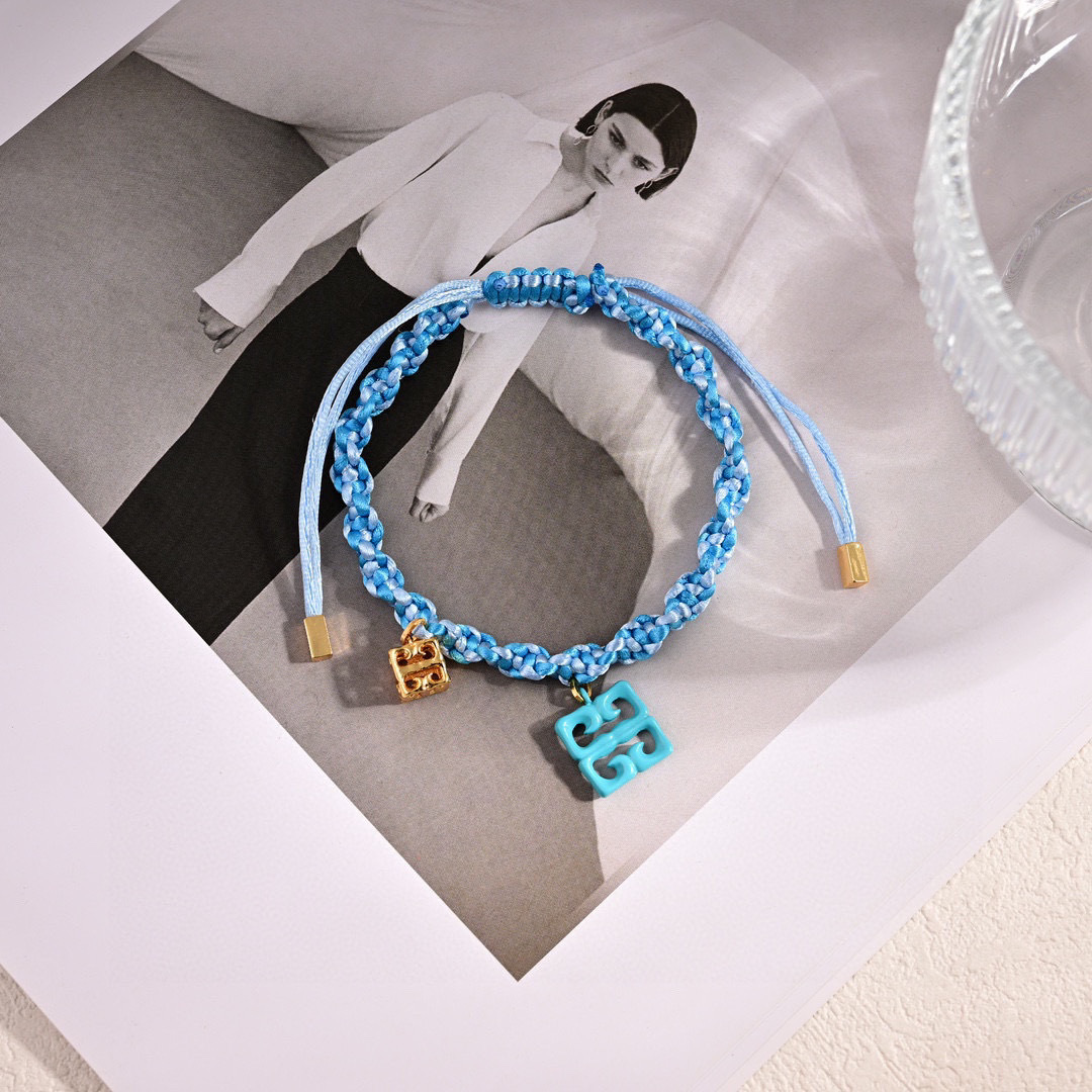 “Givenchy and Brahi Coloured Bracelets: Infinity Symbol Elegance with a Touch of Air and Stars” - 图片 7