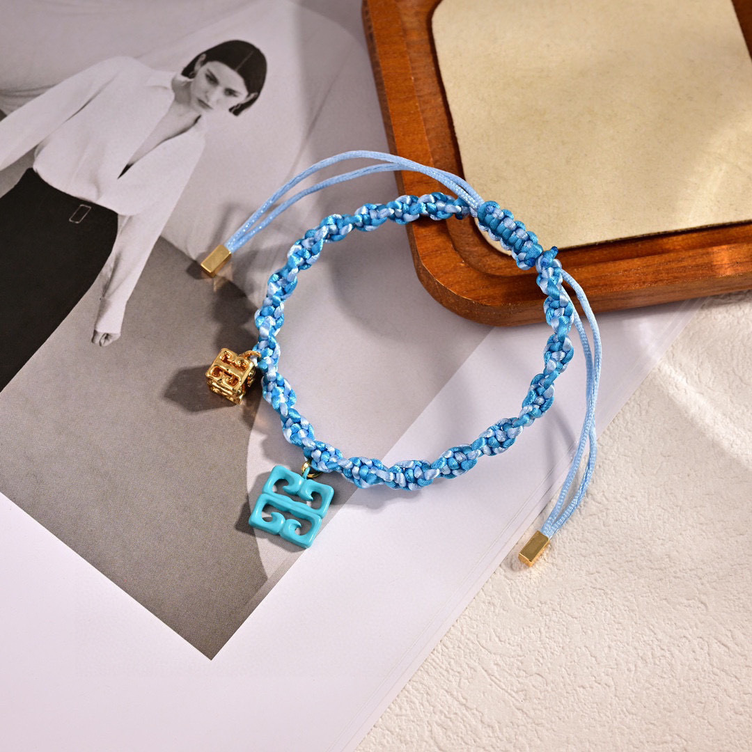 “Givenchy and Brahi Coloured Bracelets: Infinity Symbol Elegance with a Touch of Air and Stars” - 图片 6