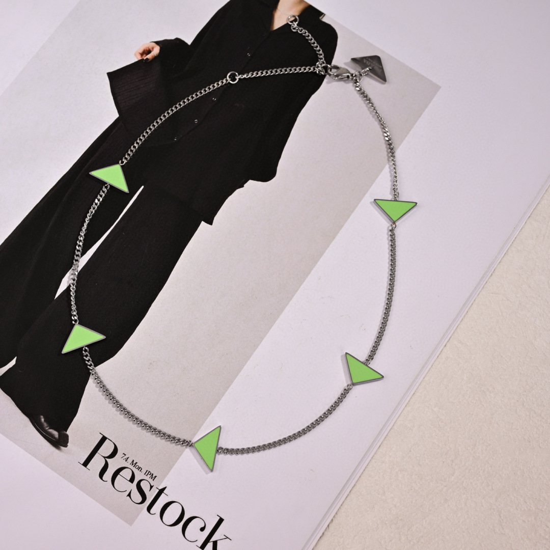 “Prada Top-Quality Model Design: High-Temperature Electron Paints and Luminous Materials” - 图片 5