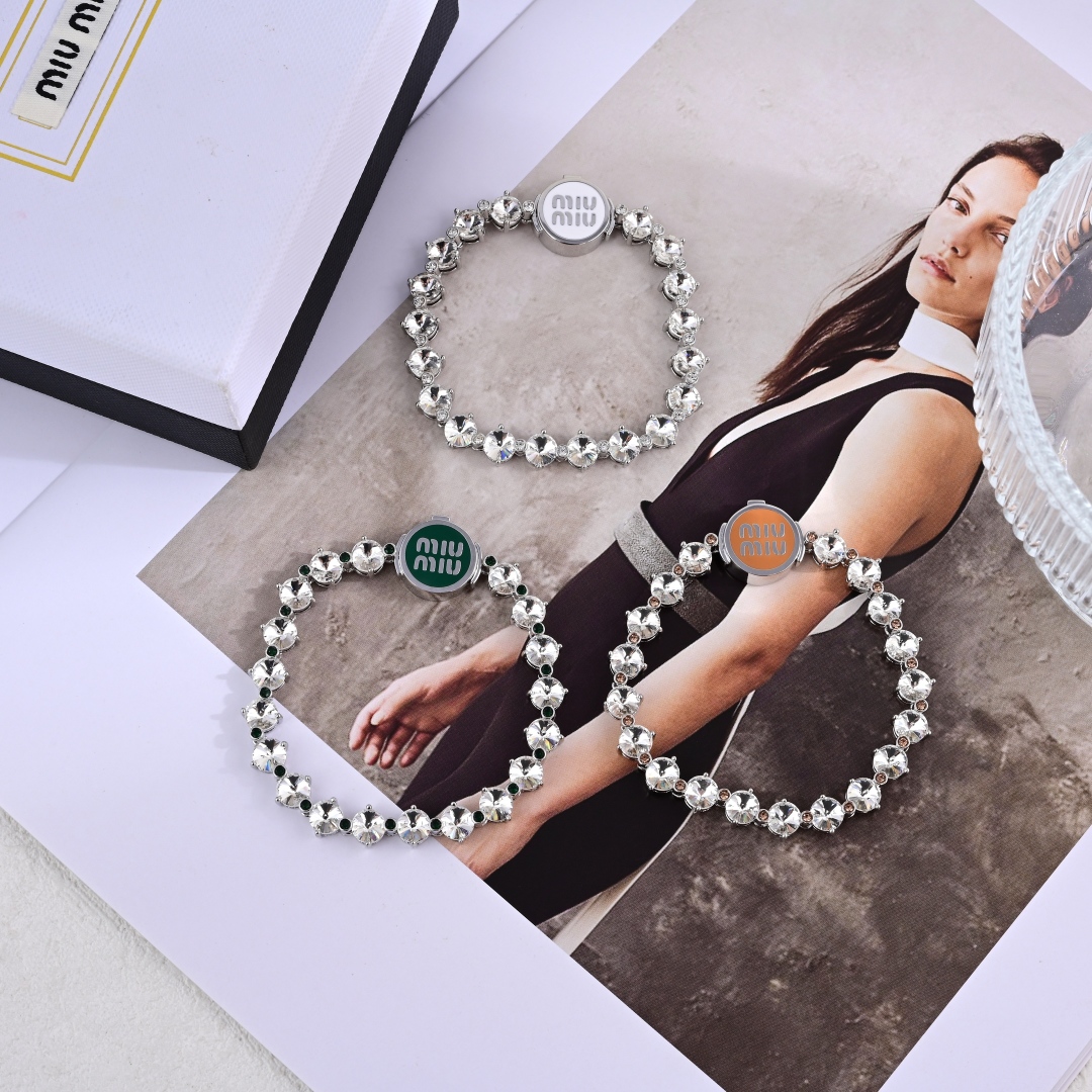 Title: Miumiu’s Fashion Jewelry Collection Review Summary: Miumiu’s new suit features a necklace and hand-chain that burst into flames, embodying unique insight and high quality. - 图片 5
