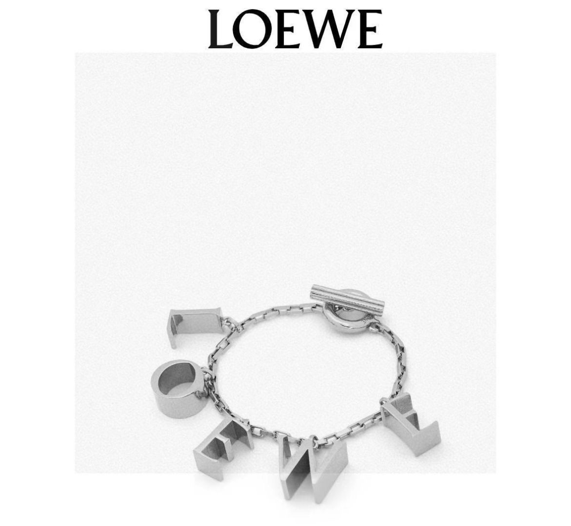 “Stylish Front-Guard Necklace Collection: Handcuffs, Accelerator-Supplied, and Fashionable Women’s Accessories on Page 325” - 图片 3