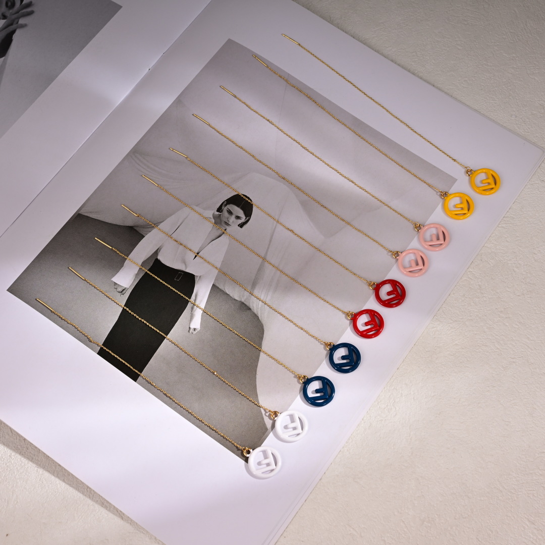 Title: FENDI Logo Pop-Up: Glamorous, Custom, and Worth Exploring Summary: FENDI’s new custom pop-up features glamorous, hard-to-miss logo designs that are - 图片 1