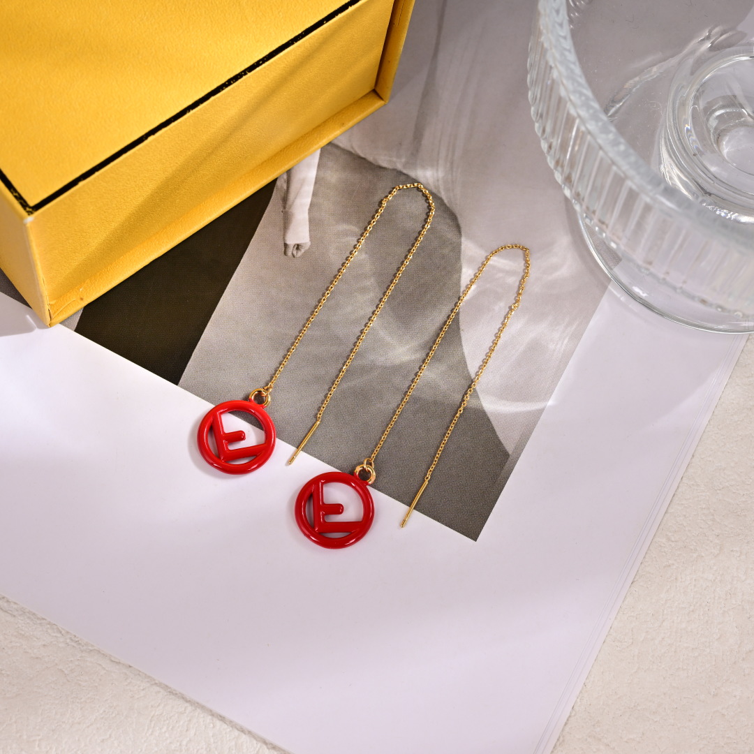 Title: FENDI Logo Pop-Up: Glamorous, Custom, and Worth Exploring Summary: FENDI’s new custom pop-up features glamorous, hard-to-miss logo designs that are - 图片 6