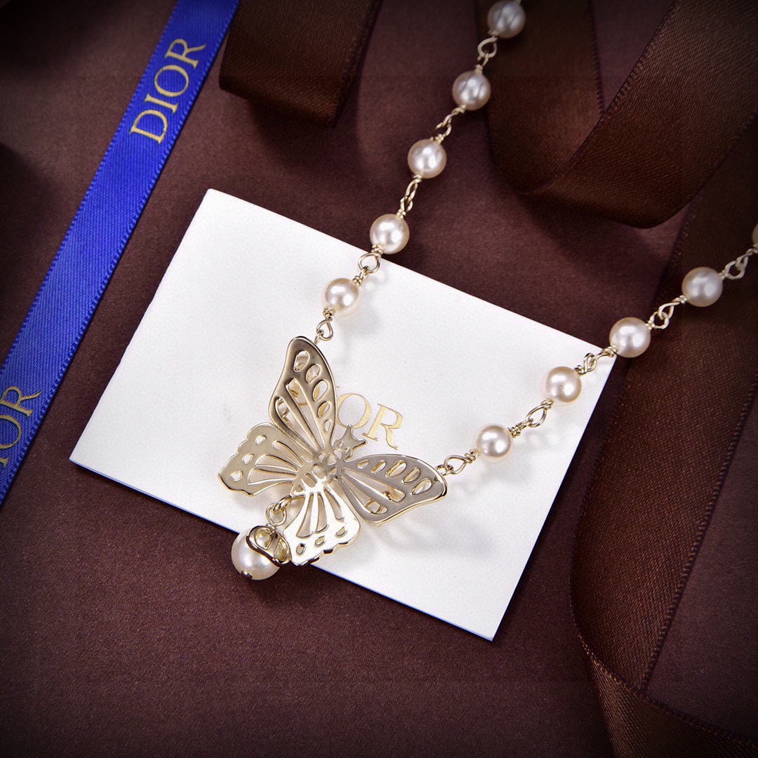 项链❤️迪奥 新款👼一线大牌都爱的Dior·迪奥 新品蝴蝶套装 金属质感逆袭版字母潮范儿抢风头 完全胜任