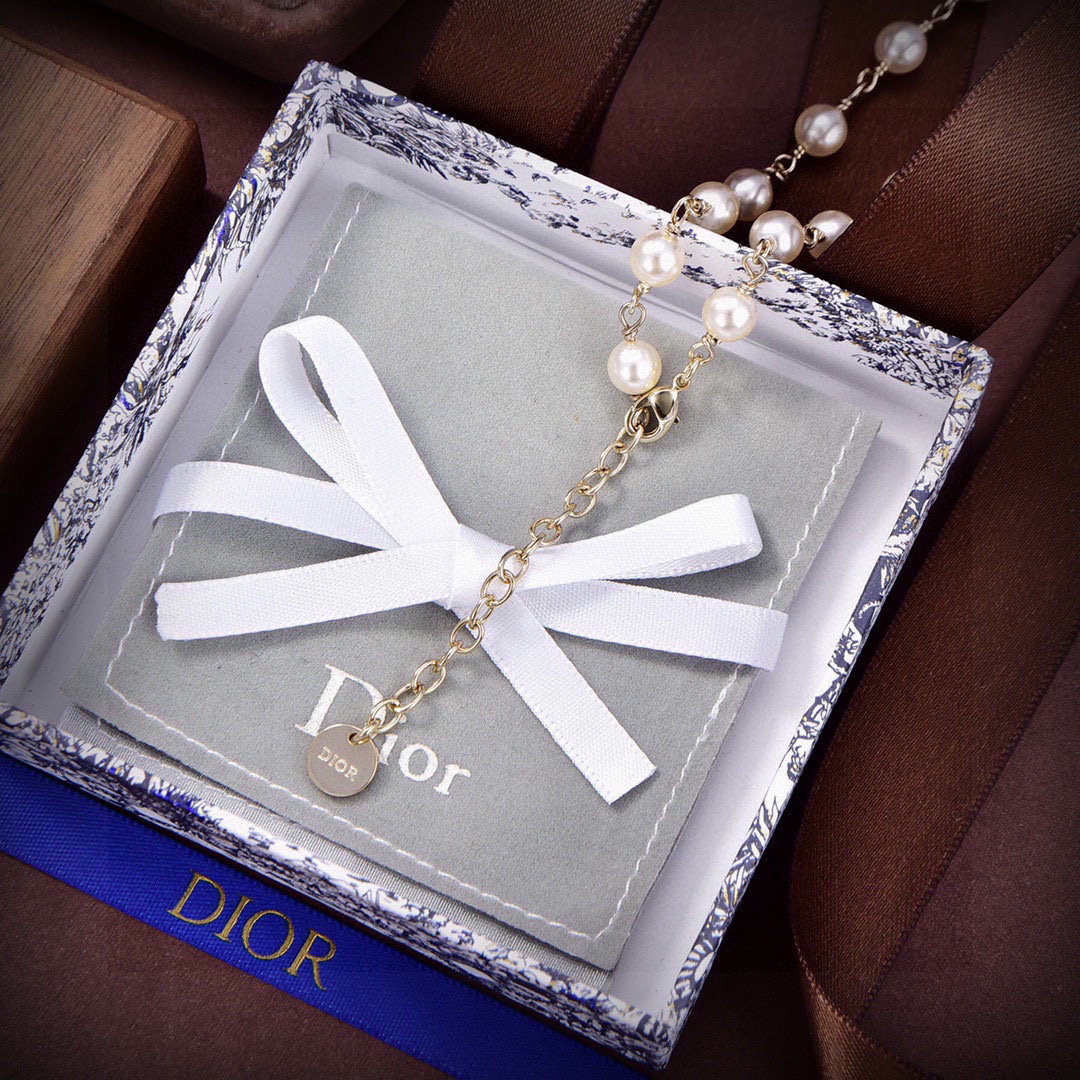 项链❤️迪奥 新款👼一线大牌都爱的Dior·迪奥 新品蝴蝶套装 金属质感逆袭版字母潮范儿抢风头 完全胜任