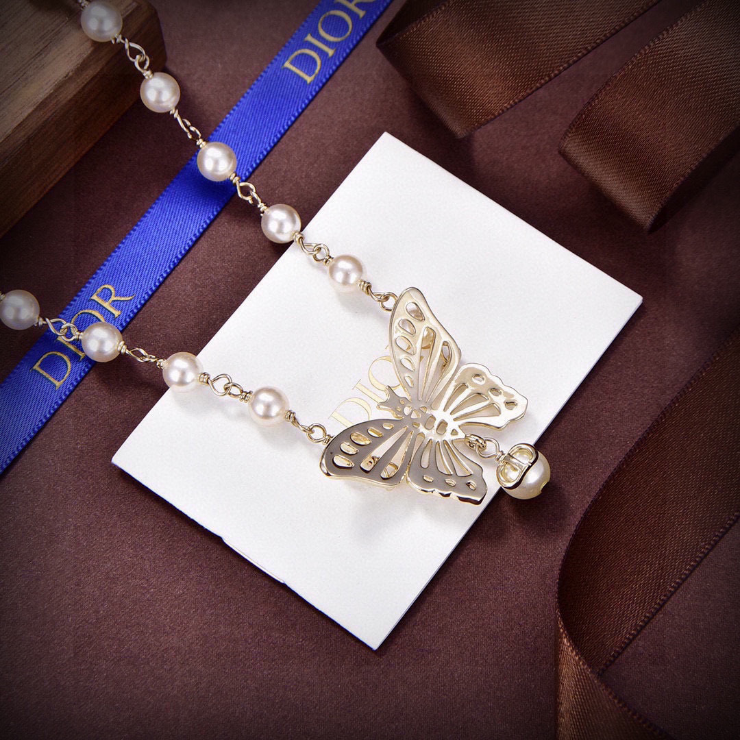 项链❤️迪奥 新款👼一线大牌都爱的Dior·迪奥 新品蝴蝶套装 金属质感逆袭版字母潮范儿抢风头 完全胜任