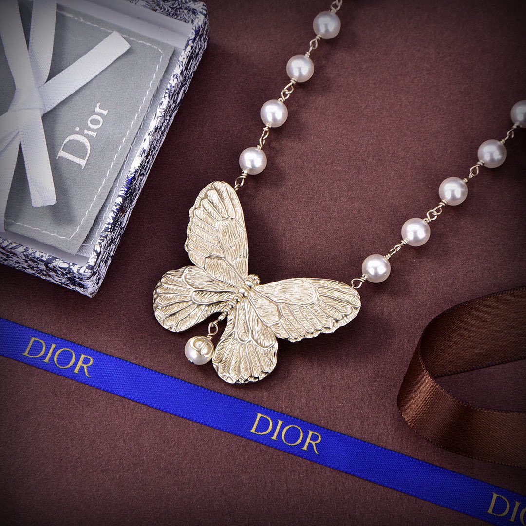 ❤️迪奥 新款👼一线大牌都爱的Dior·迪奥 新品字母CD蝴蝶项链 金属质感逆袭版字母潮范儿抢风头 完全