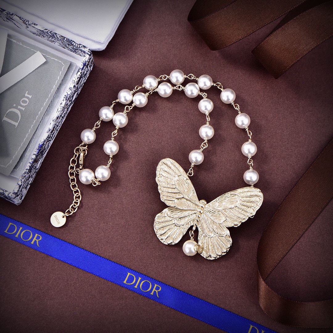 ❤️迪奥 新款👼一线大牌都爱的Dior·迪奥 新品字母CD蝴蝶项链 金属质感逆袭版字母潮范儿抢风头 完全
