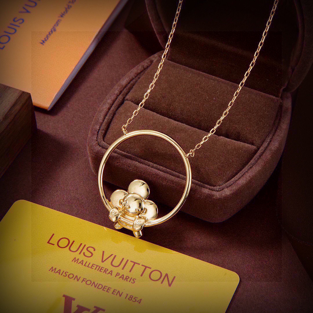 项链👌👌火爆 大气 LV 新款套装🌹🌹LOUIS VUITTON横扫时尚界，走秀款 街拍 经典元素独特见