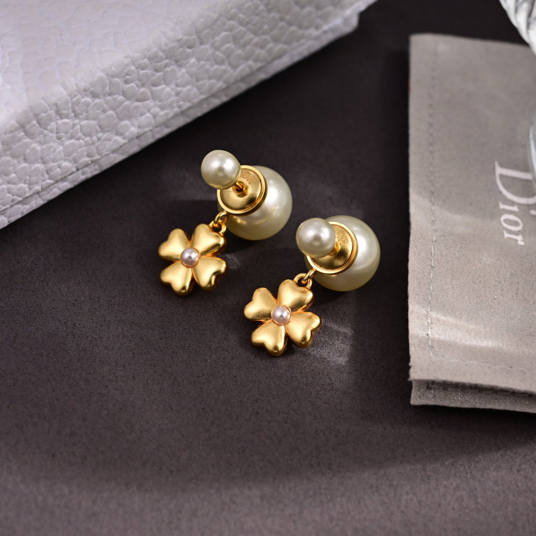 디올 귀걸이 133751 Dior Earrings 썸네일 이미지