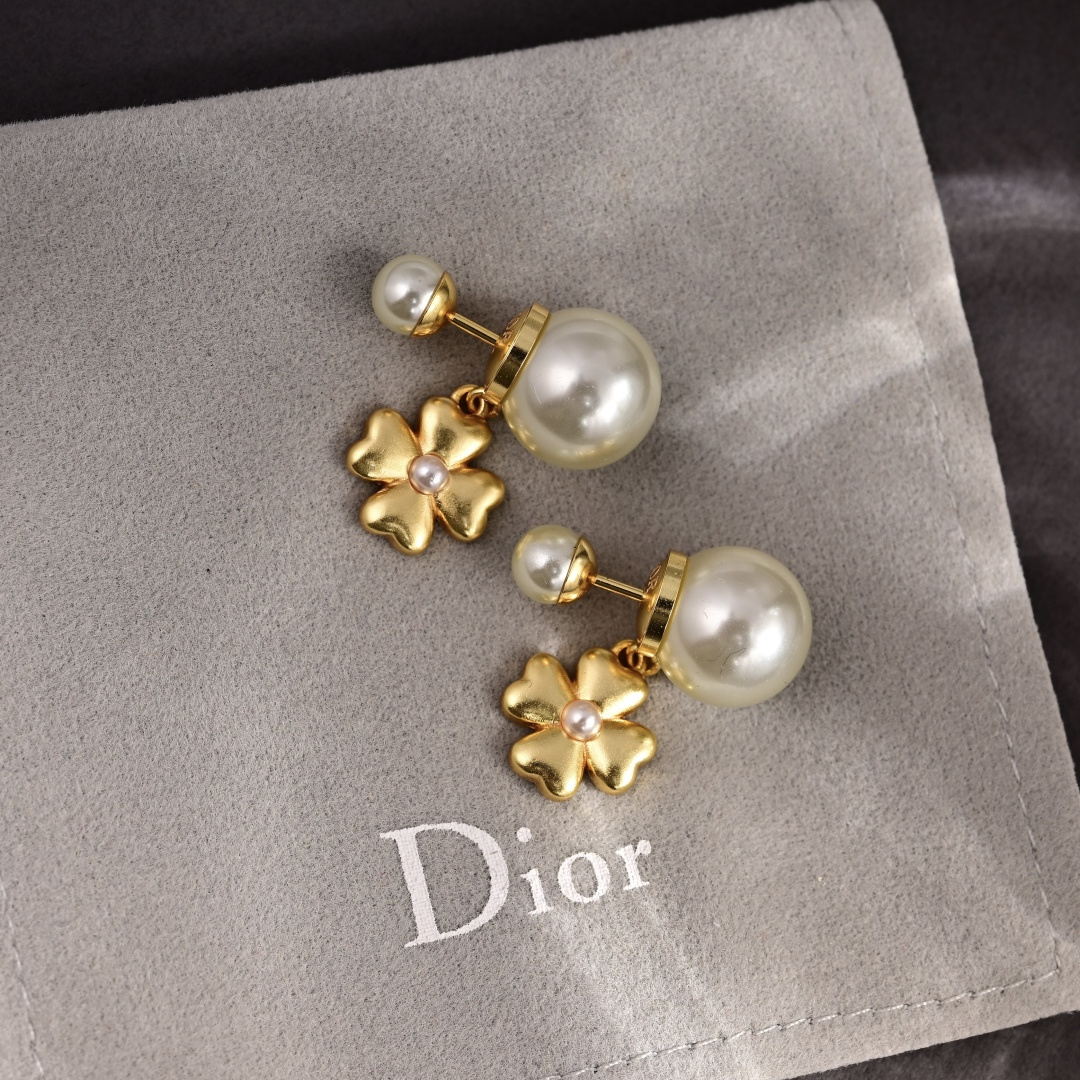 디올 귀걸이 133751 Dior Earrings 썸네일 이미지