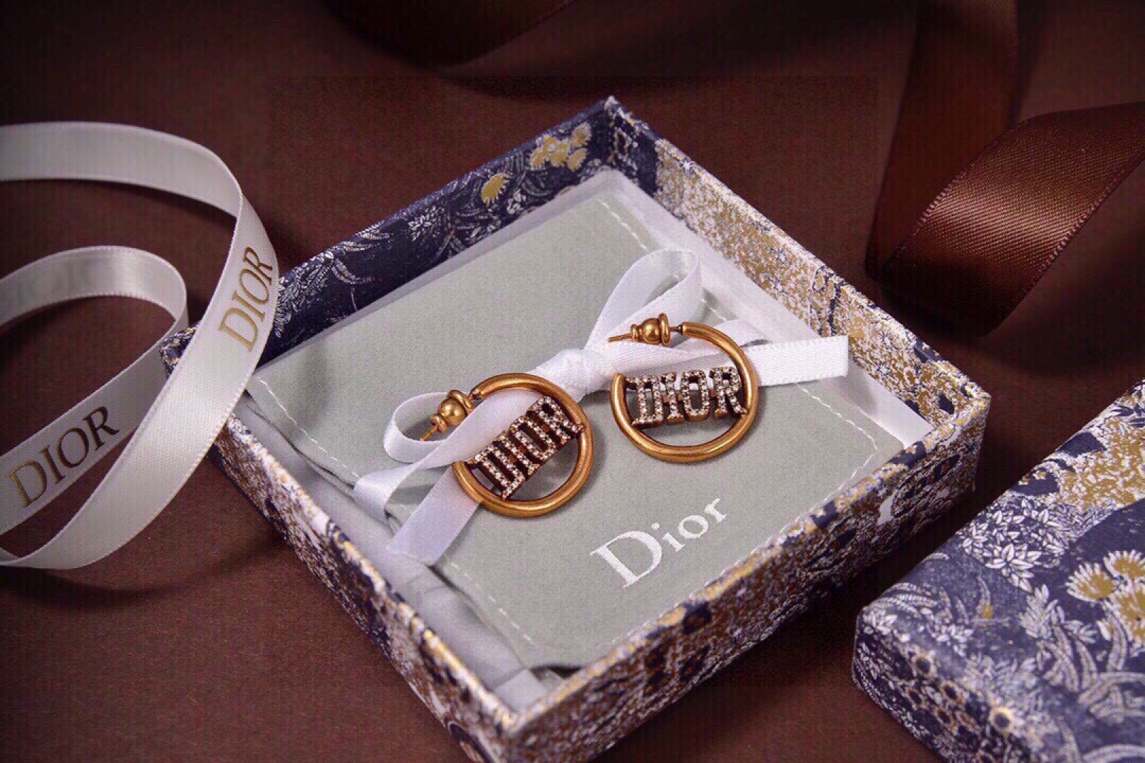 DIOR