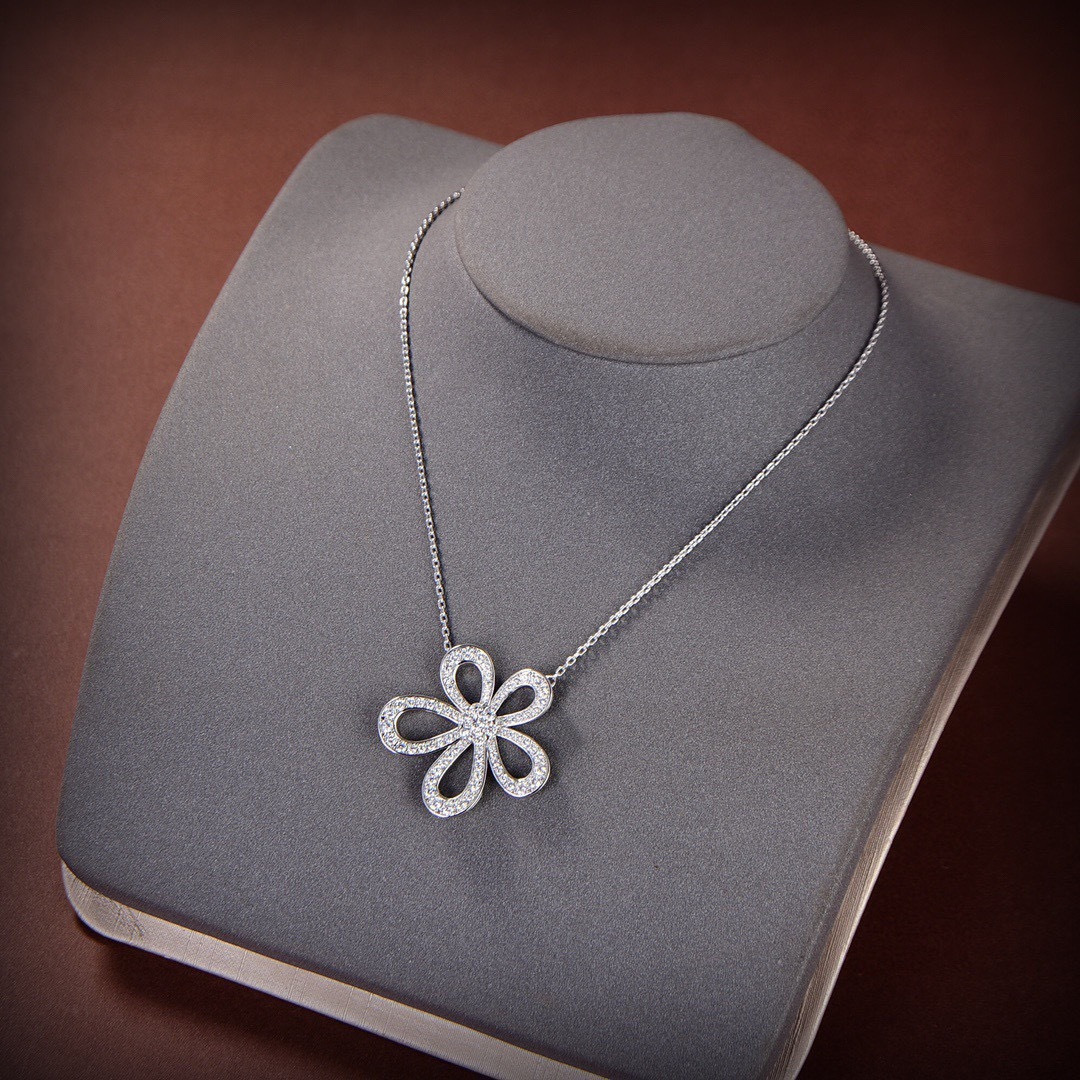 Van Cleef Arpels Flowerlace necklace white gold with diamond accents 42cm