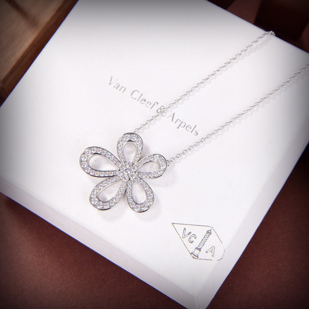 Van Cleef Arpels Flowerlace necklace white gold with diamond accents 42cm