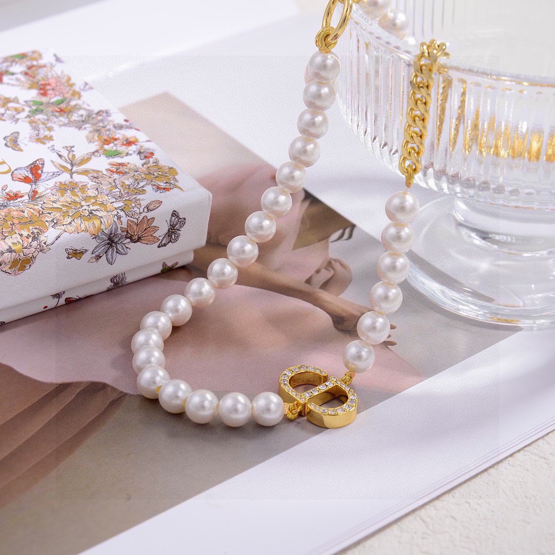 p95❤️迪奥 新款👼一线大牌都爱的Dior·迪奥 新品项链 金属质感逆袭版字母潮范儿抢风头  完全胜任现代年轻人街拍、度假时尚搭成为夏日最炙手的时髦单品...