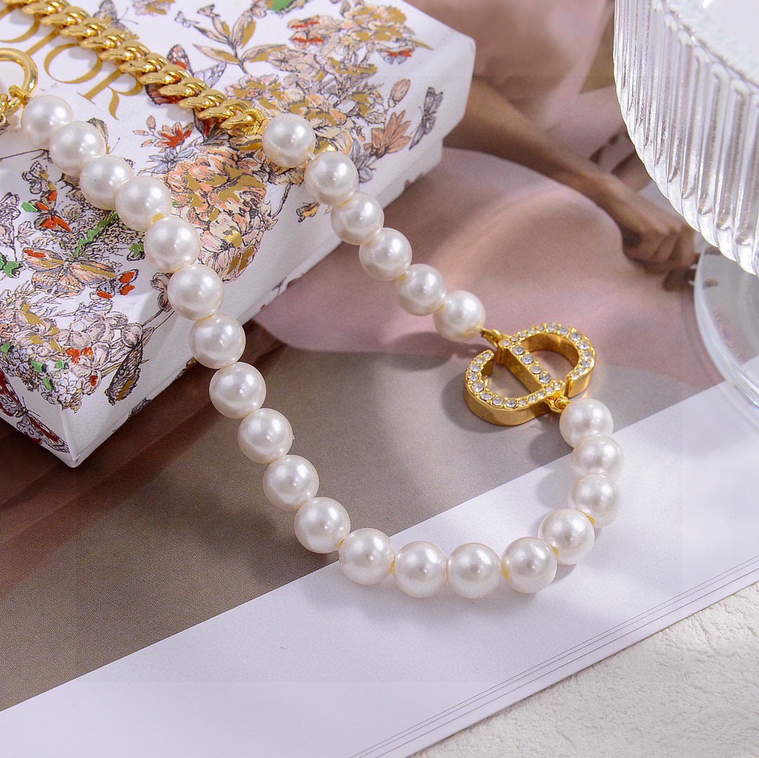 p95❤️迪奥 新款👼一线大牌都爱的Dior·迪奥 新品项链 金属质感逆袭版字母潮范儿抢风头  完全胜任现代年轻人街拍、度假时尚搭成为夏日最炙手的时髦单品...