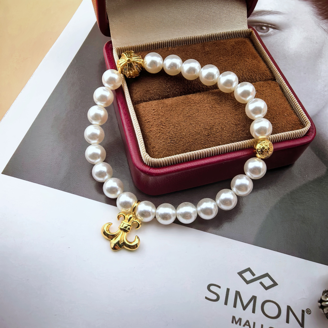 p85👑☣️新品克罗心潮人必备单品[勾引]克罗心  十字架✟手链。❤️太好看了 戴上它炸了整条街👌