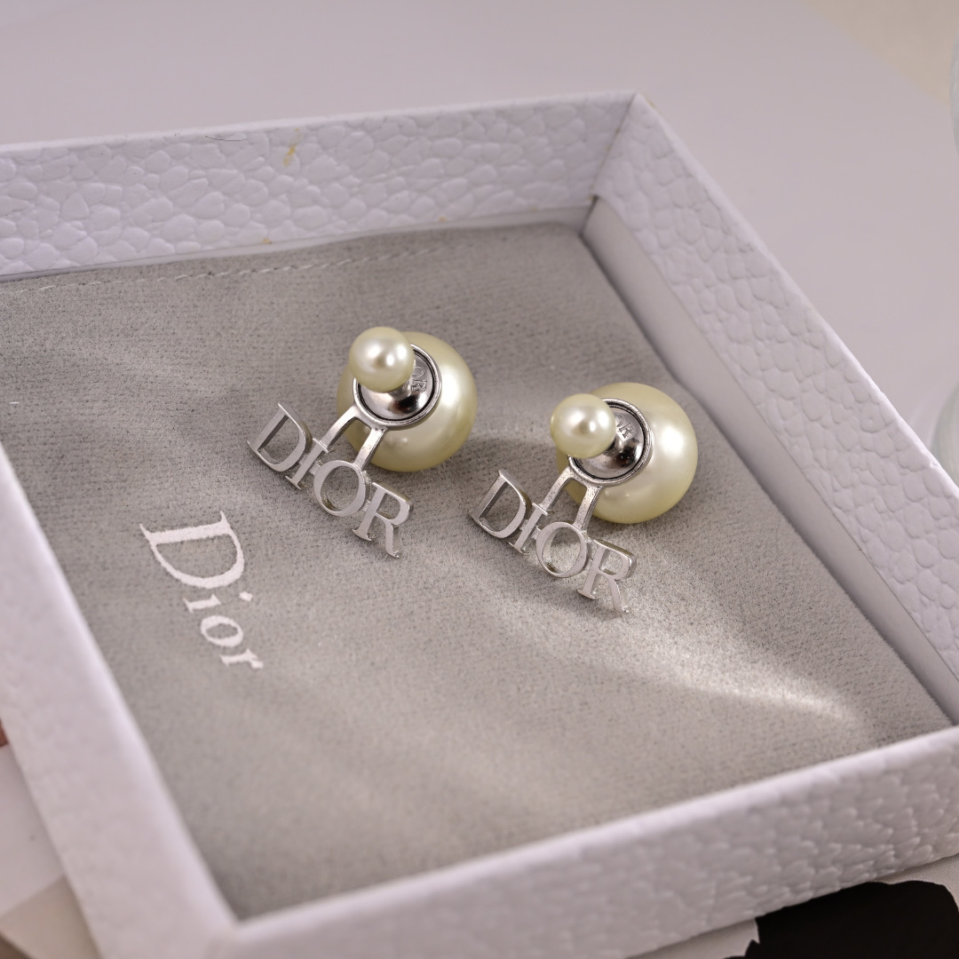 디올 귀걸이 133795 Dior Earrings 썸네일 이미지