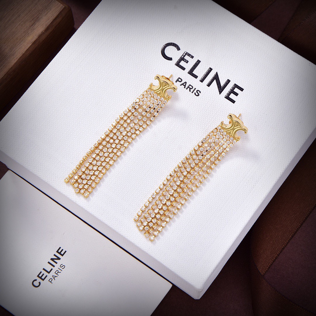 Orecchini Celine PRECIOUS Triomphe Crystal Fringe Orecchini in metallo color oro 18 carati con accenti di cristallo trasparente, lunghezza 6 cm