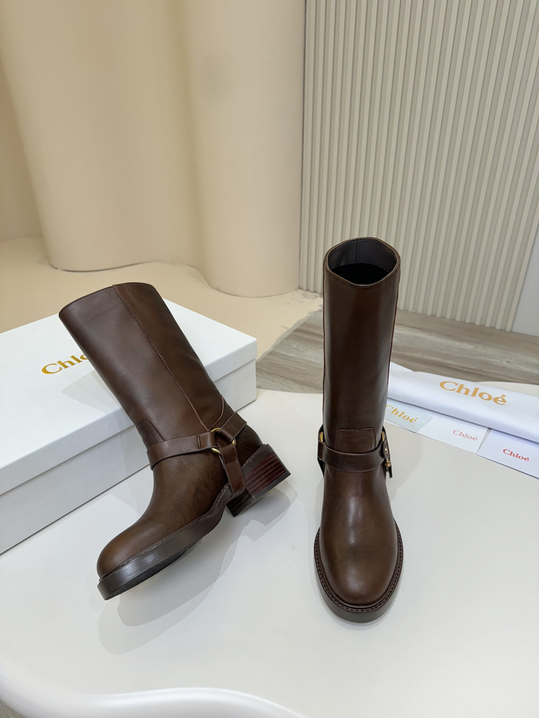 “Chloe Koe’s Knight Boots Review: Stylish & Comfortable Italian Leather Boots” - 图片 8