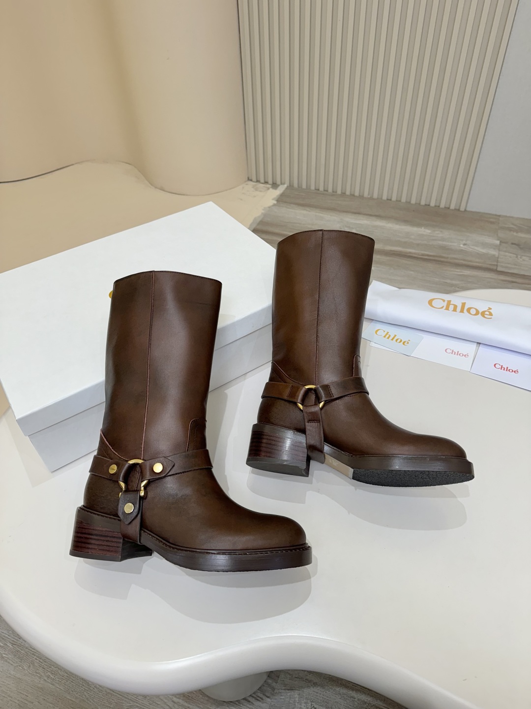 “Chloe Koe’s Knight Boots Review: Stylish & Comfortable Italian Leather Boots” - 图片 6