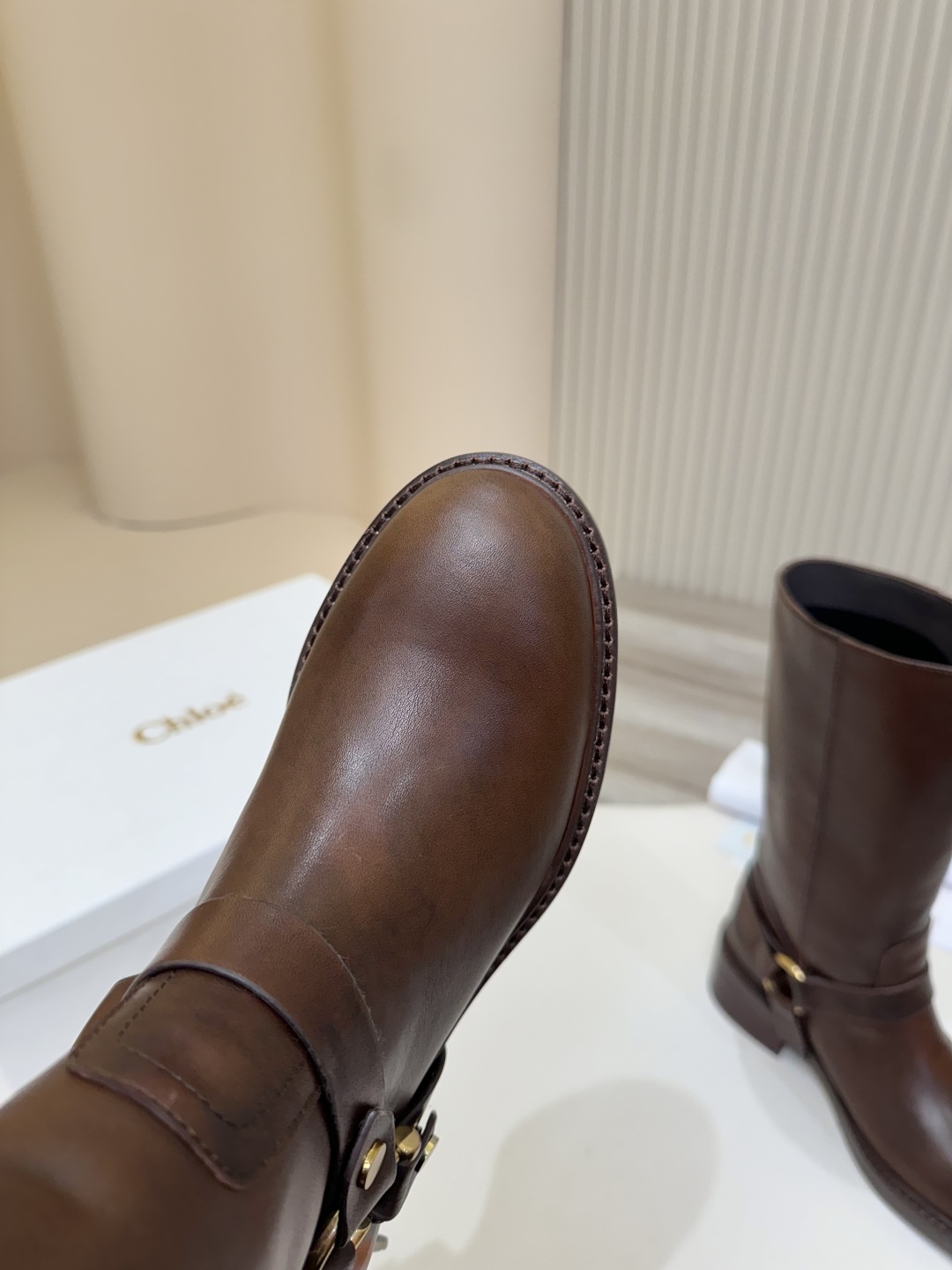“Chloe Koe’s Knight Boots Review: Stylish & Comfortable Italian Leather Boots” - 图片 9