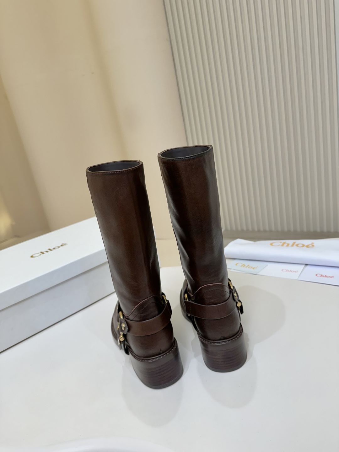 “Chloe Koe’s Knight Boots Review: Stylish & Comfortable Italian Leather Boots” - 图片 7