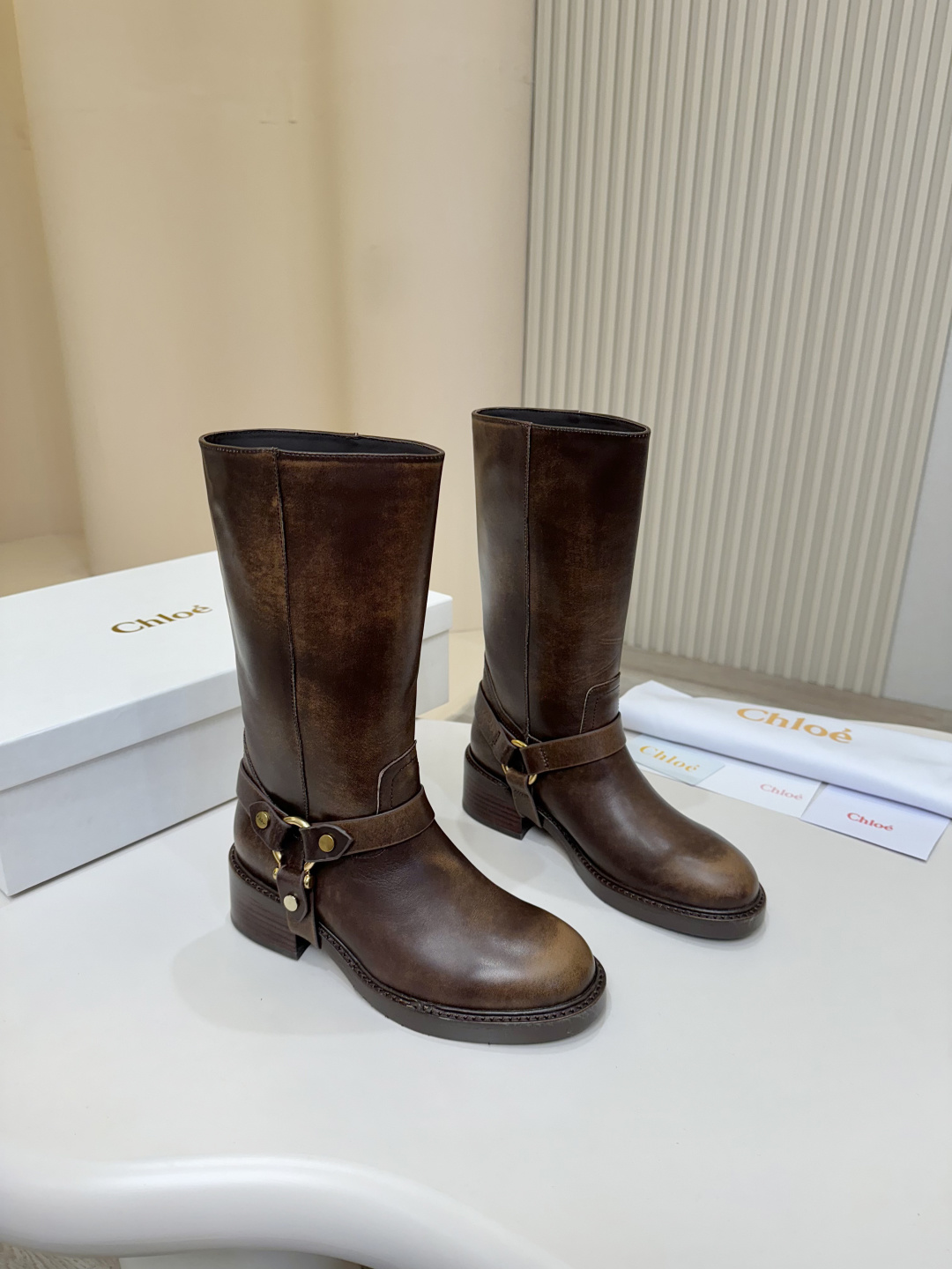 “Chloe Koe’s Knight Boots: Stylish Luxury Italian Leather Boots for Women” - 图片 6