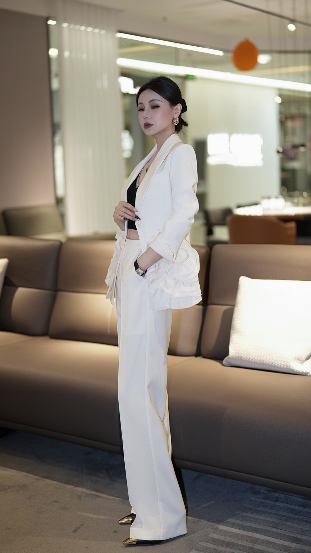 High-Quality Women’s Clothes with Handcrafted Flowers and Glitter for Important Events - 图片 4
