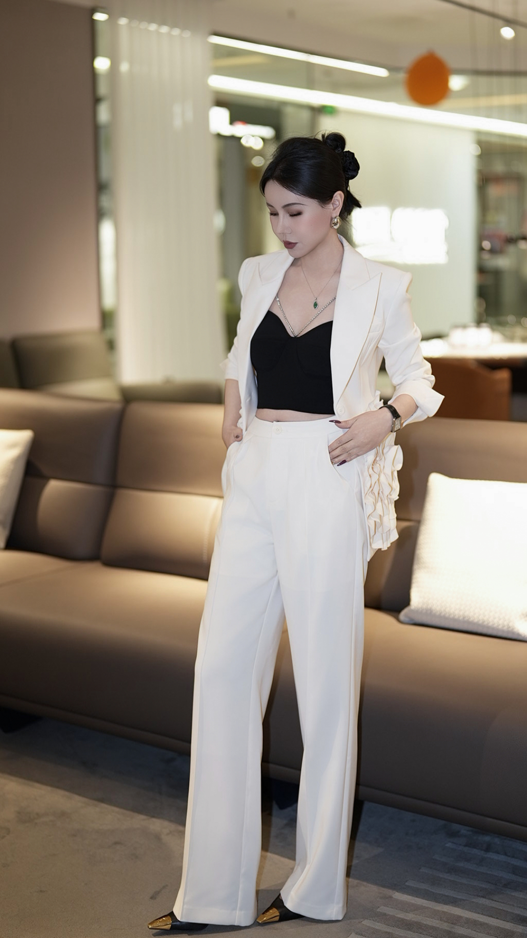 High-Quality Women’s Clothes with Handcrafted Flowers and Glitter for Important Events - 图片 7