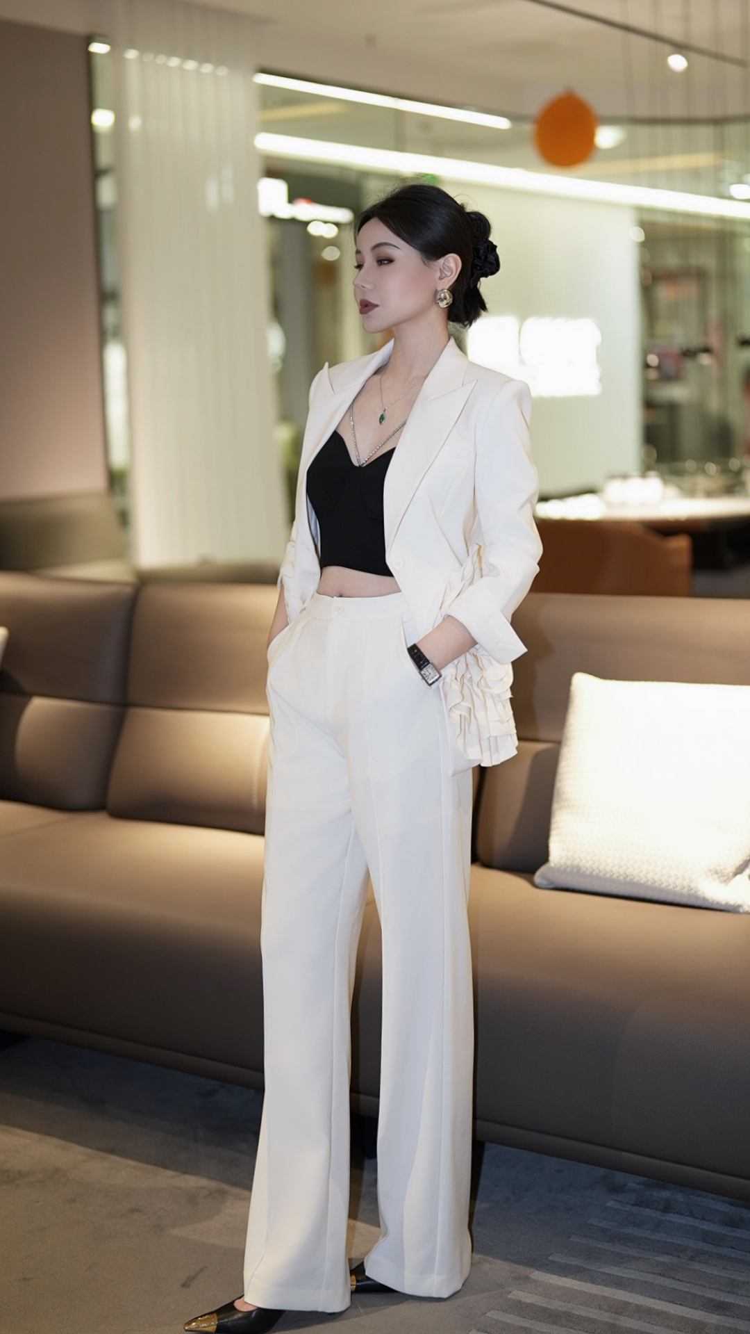 High-Quality Women’s Clothes with Handcrafted Flowers and Glitter for Important Events - 图片 6